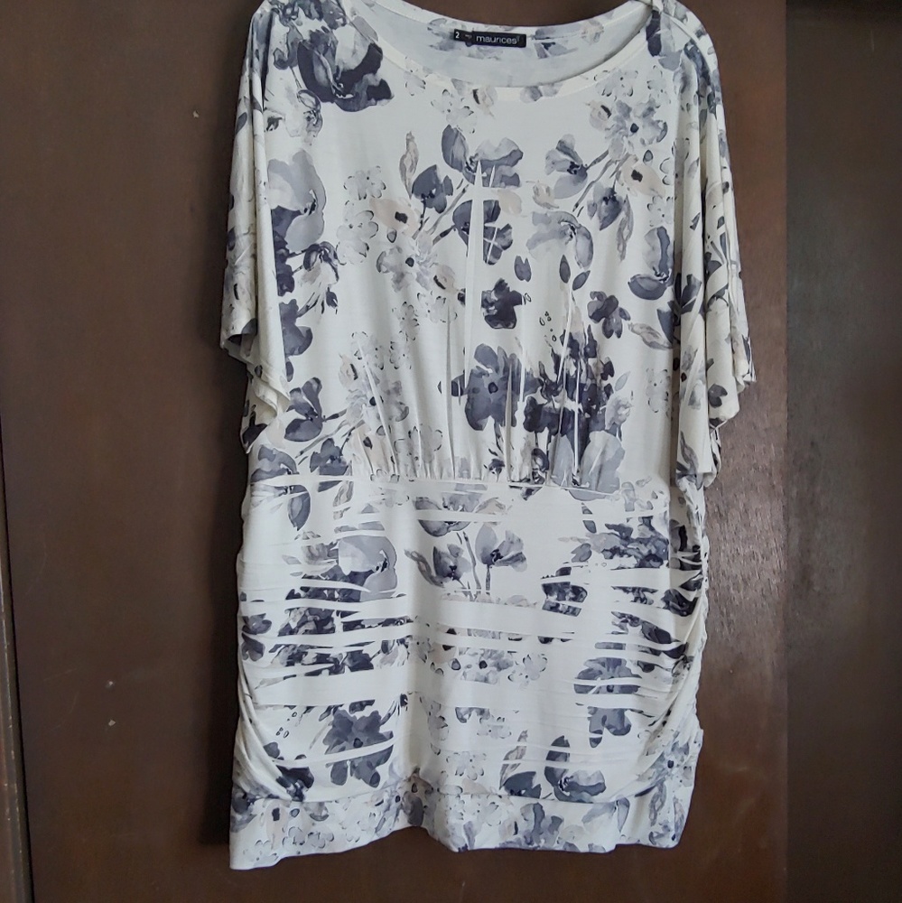 2/$10 Maurice's shirt